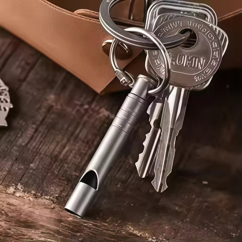 صافرة نجاة جديدة من التيتانيوم - مراجعة Outdoor Adventure Youtube وسعره